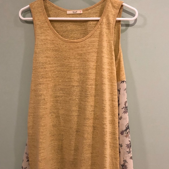 NWOT Le Lis gold and flower pattern flowing top - Picture 1 of 3
